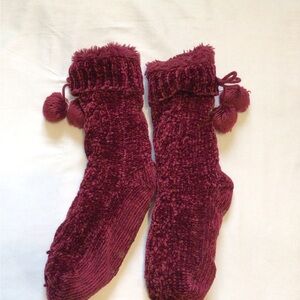 Jane Bleecker burgundy slipper socks